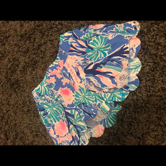 Lilly Pulitzer Pants - Lilly Pulitzer Dahlia scalloped shorts